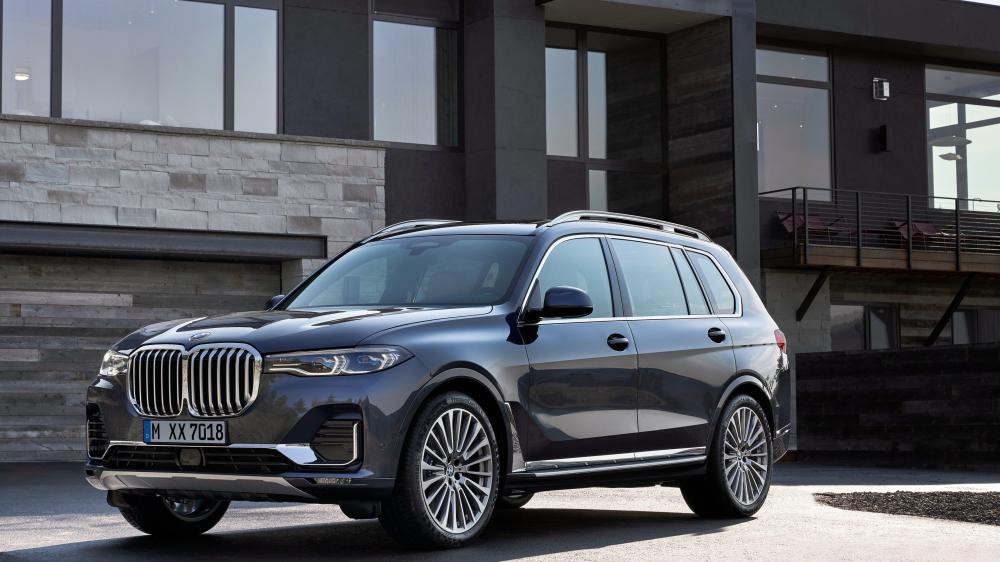 BMW X7 Black Luxury SUV wallpaper