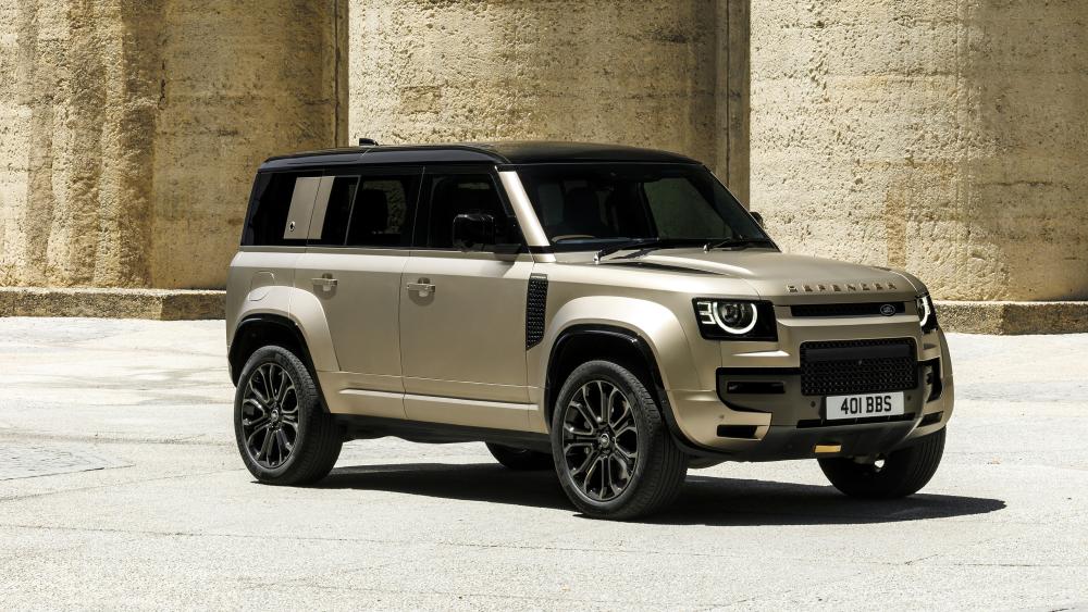 Land Rover Defender OCTA in Urban Light wallpaper