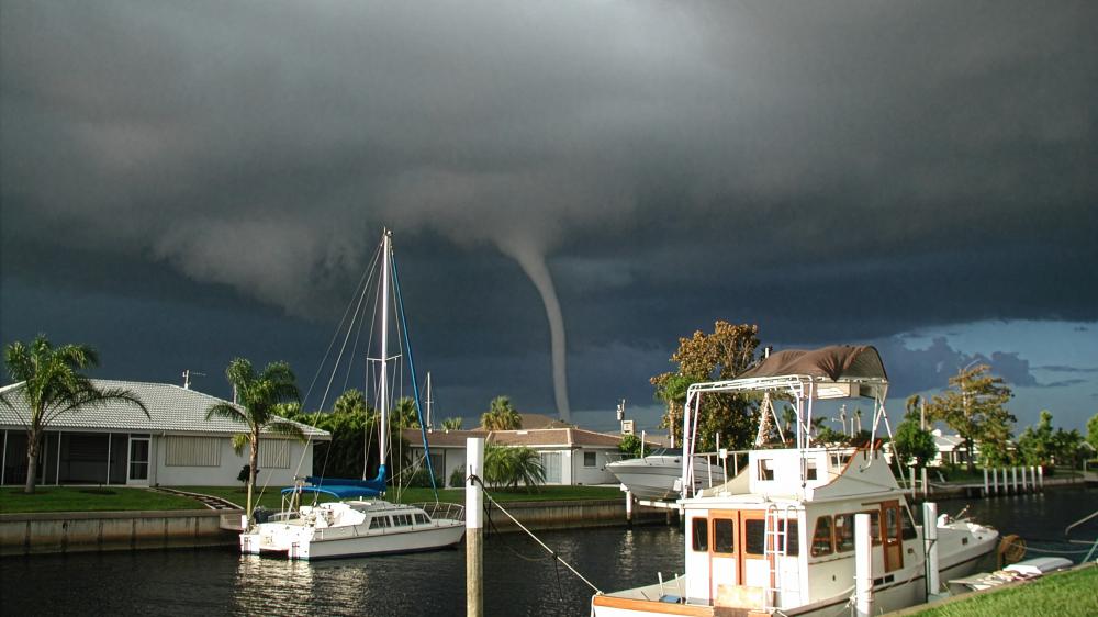Water Spout spawned during Hurricane Charlie in 2004 wallpaper