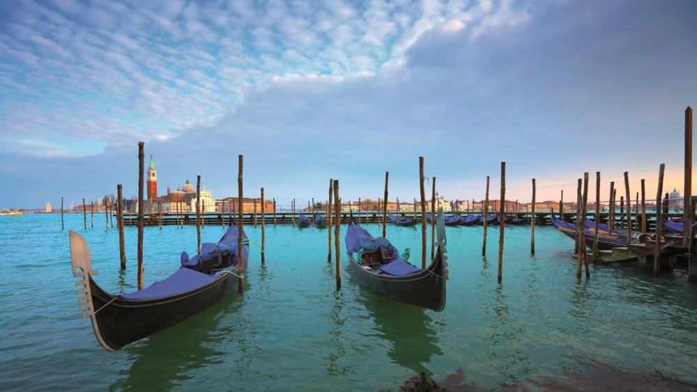 Venetian Gondolas at Dawn wallpaper