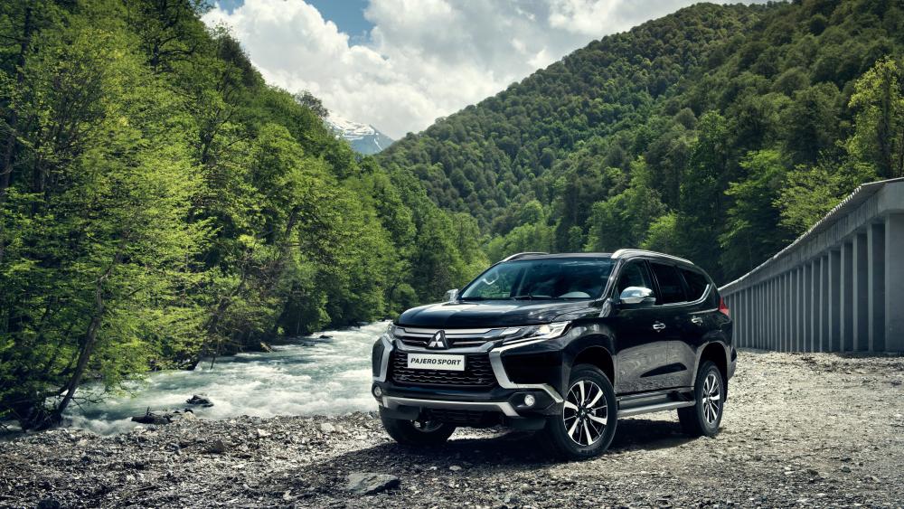Mitsubishi Pajero Black SUV in Stunning wallpaper