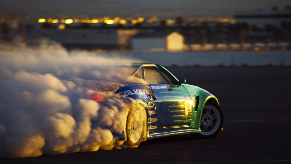 Nissan 350Z Drift Burnout Smoke wallpaper