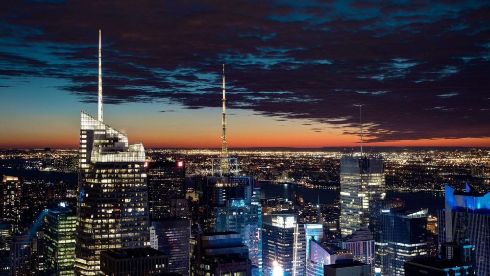 Manhattan Twilight Skyline Glow wallpaper