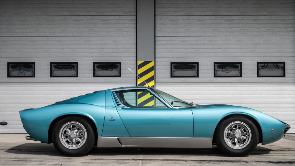 Lamborghini Miura Classic Supercar wallpaper