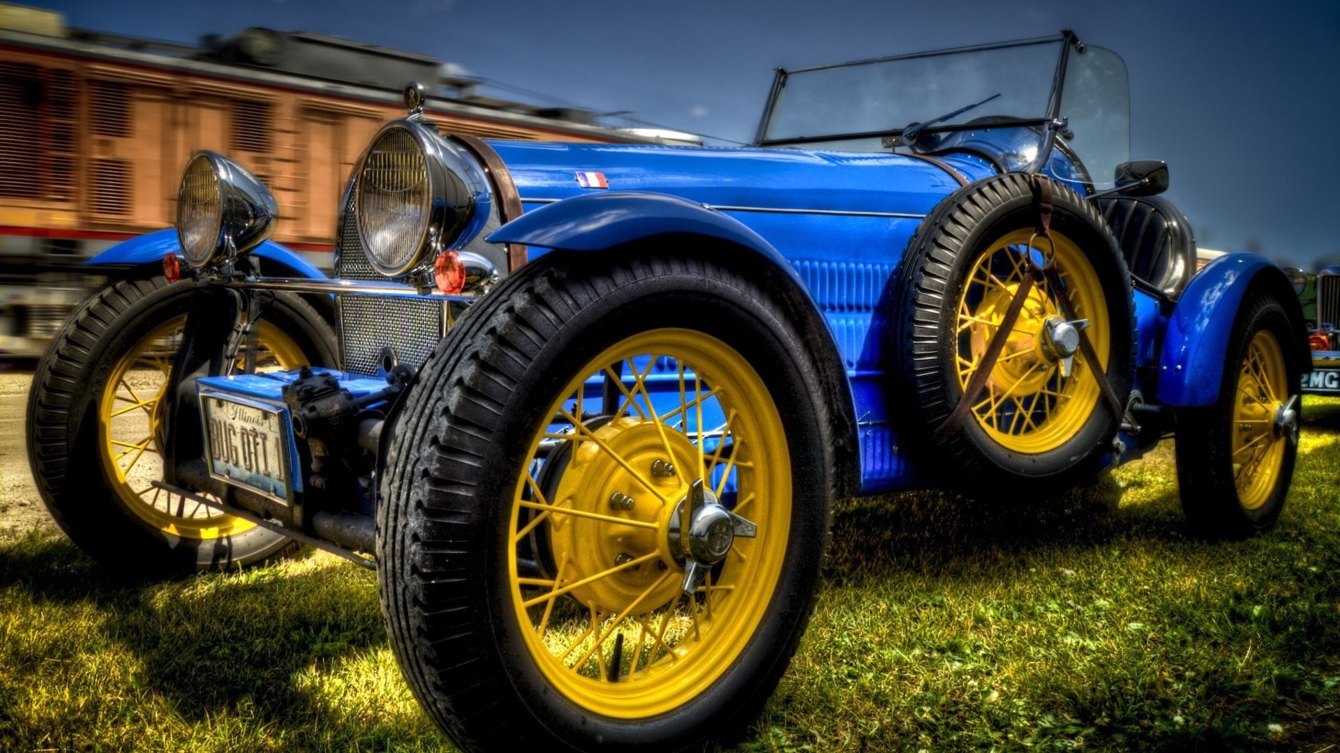 Vintage Elegance in Motion: Bugatti Type 35 - backiee