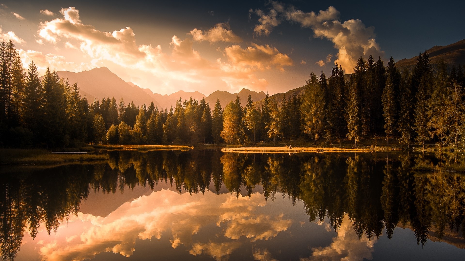 Golden Sunset Reflections on Schattensee Lake in the Austrian Alps ...