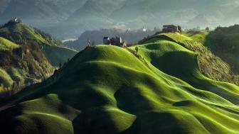 The blanketed hills of Tuscany wallpaper