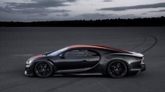 Sleek Black Bugatti Chiron at Dusk wallpaper