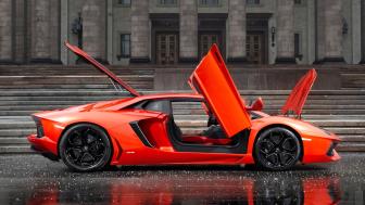 Iconic Red Lamborghini Aventador in the Rain wallpaper