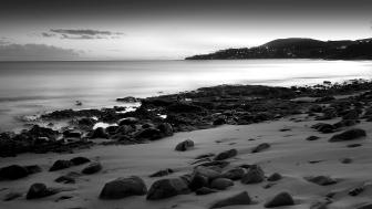 Monochrome Serenity on a Tranquil Coastline wallpaper