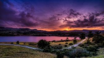 Purple Dusk Over Tranquil Lake wallpaper