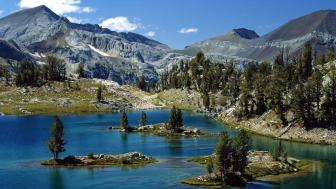 Mountain Lake Serenity with Islets wallpaper