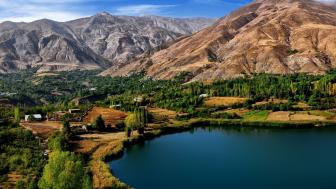 Lake Ovan Serenity in Alamut's Embrace wallpaper