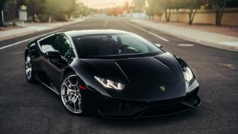 Lamborghini Huracan: Sleek Black Beauty in 4K wallpaper