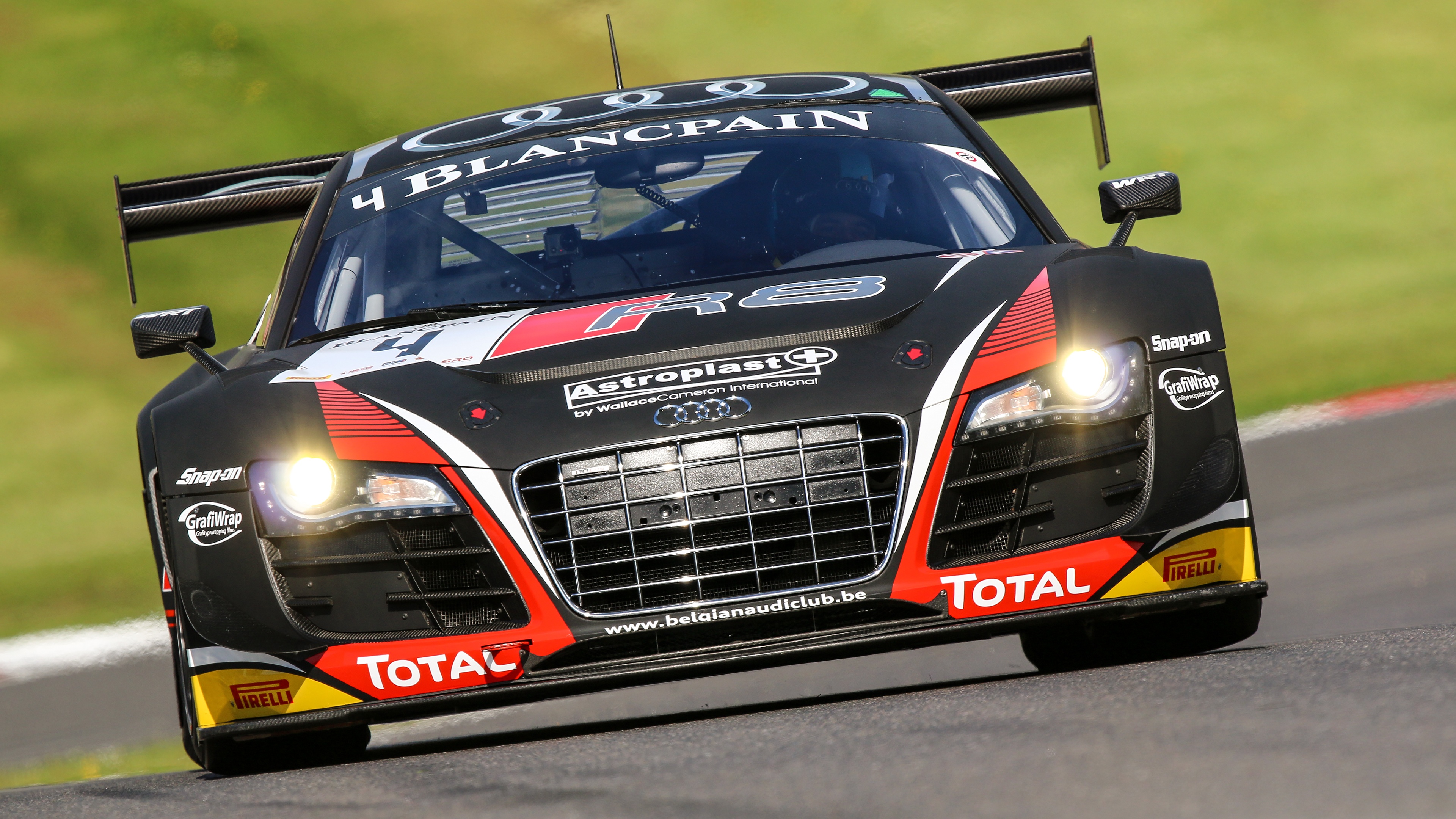 Audi R8 GT3 Charging Through the Corner in 4K Racing Glory - backiee