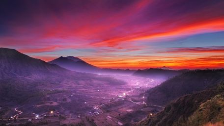 Stunning Sunset Over Mountain Valley wallpaper