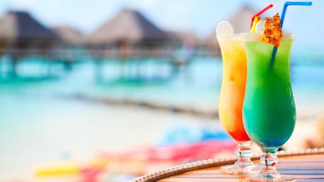 Tropical Bliss with Refreshing Beachside Cocktails wallpaper