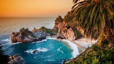 Tranquil Sunset Over Coastal Paradise wallpaper