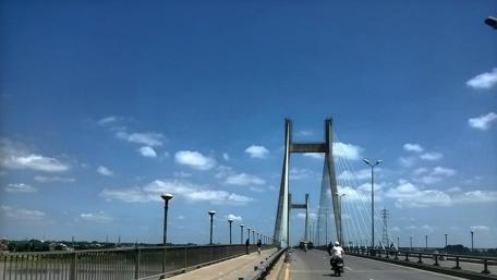 Majestic Allahabad Bridge Under Blue Skies wallpaper