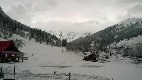 Winter Wonderland in the Mountains wallpaper