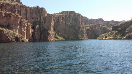Serene Desert Oasis by the Lake wallpaper