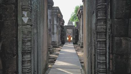 Tranquil Pathways of Ancient Thailand wallpaper