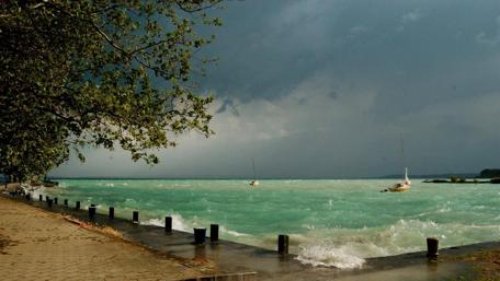 Stormy Waters and Serenity in Nature wallpaper