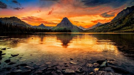 Serene Sunset over Mountain River wallpaper
