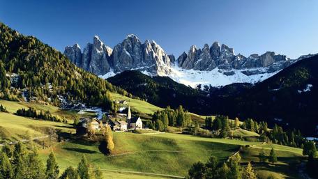 Mountain Village in Verdant Hills wallpaper