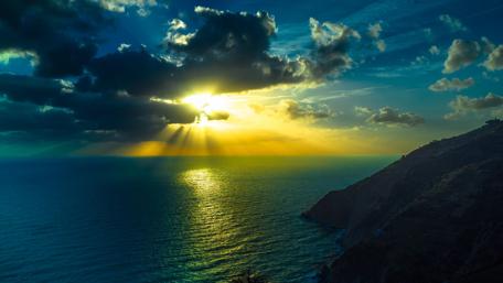 Sun rays over the sea wallpaper