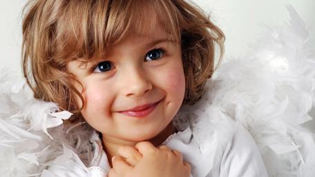 Joyful Innocence in Soft Feathers wallpaper