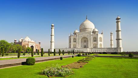 Majestic Taj Mahal Under Clear Blue Sky wallpaper