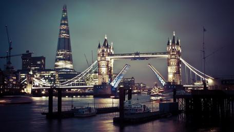 London's Tower Bridge Illuminated at Night wallpaper