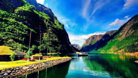Serenity by the Fiord's Edge wallpaper