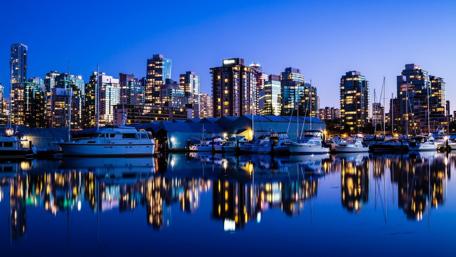 Dubai Skyline Reflections at Dusk wallpaper