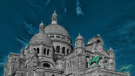 Majestic Architecture Under a Turquoise Sky wallpaper