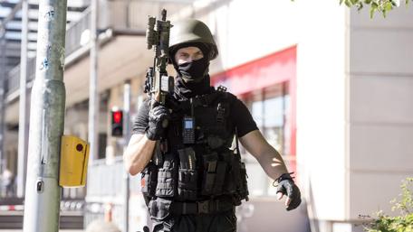 Elite Soldier Ready for Urban Operation wallpaper