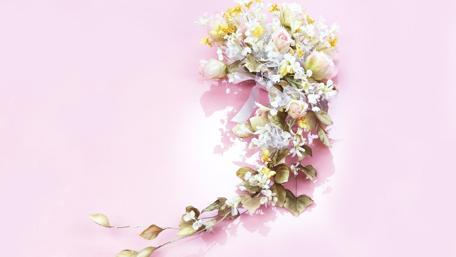 Elegant Bridal Bouquet in Soft Pastels wallpaper