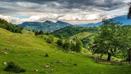 Breathtaking Serene Mountain Landscape Wallpaper wallpaper