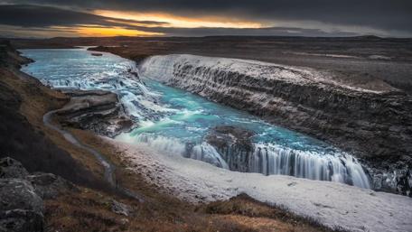 Majestic Waterfall at Dusk wallpaper