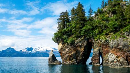 Alaskan Fjords and Majestic Mountains wallpaper