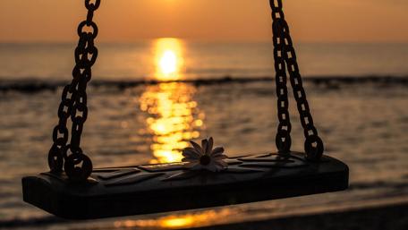 Serene Sunset Over Tranquil Waters wallpaper
