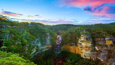Majestic Canyon at Dusk in Vibrant Colors wallpaper