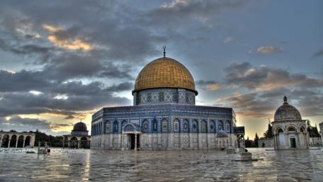 Golden Dome at Sunset in the Cityscape wallpaper