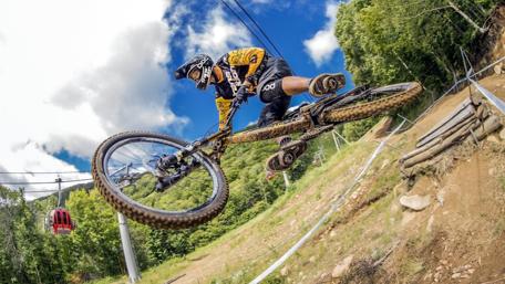 Mountain Biking Extreme Jump wallpaper