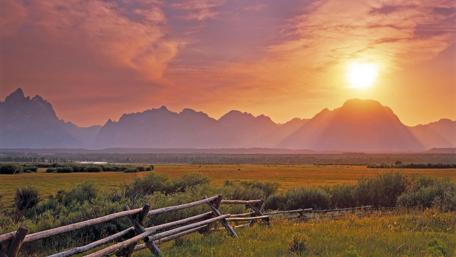 Majestic Sunset Over Mountain Landscape wallpaper