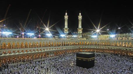Illuminated Sanctuary of Faith in Makkah wallpaper