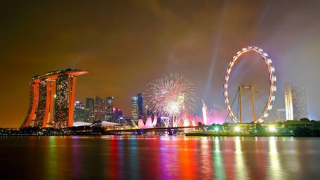 Vibrant Nightlife of a Modern Cityscape wallpaper