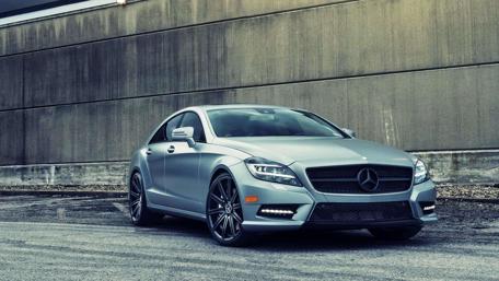 Sleek Silver Mercedes Benz in Urban Setting wallpaper