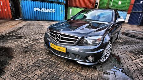 Sleek Mercedes Benz in Urban Setting wallpaper